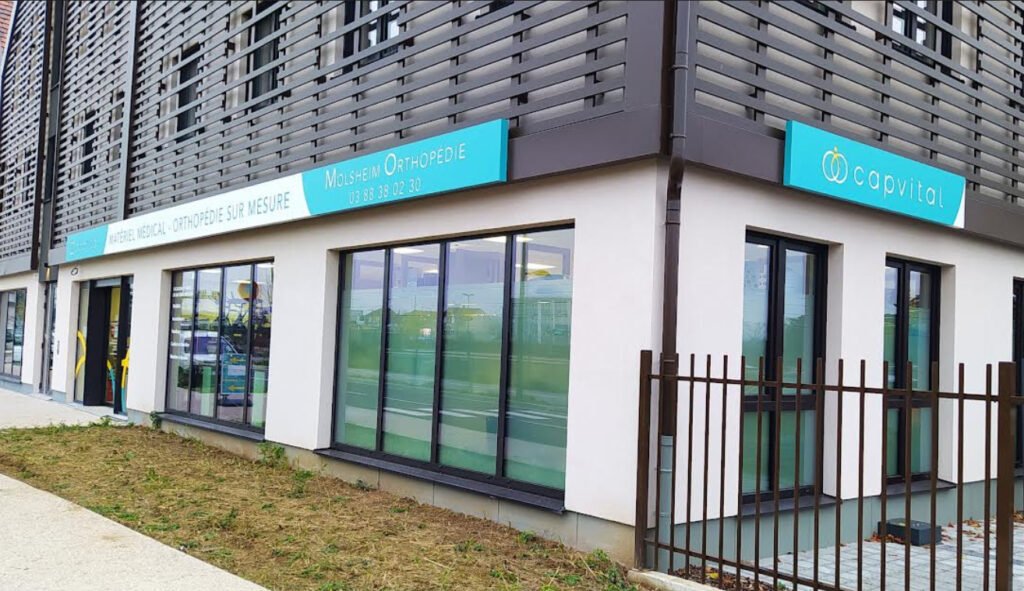 Sous traiter vos pose d'enseigne magasin avec Neama Publicité