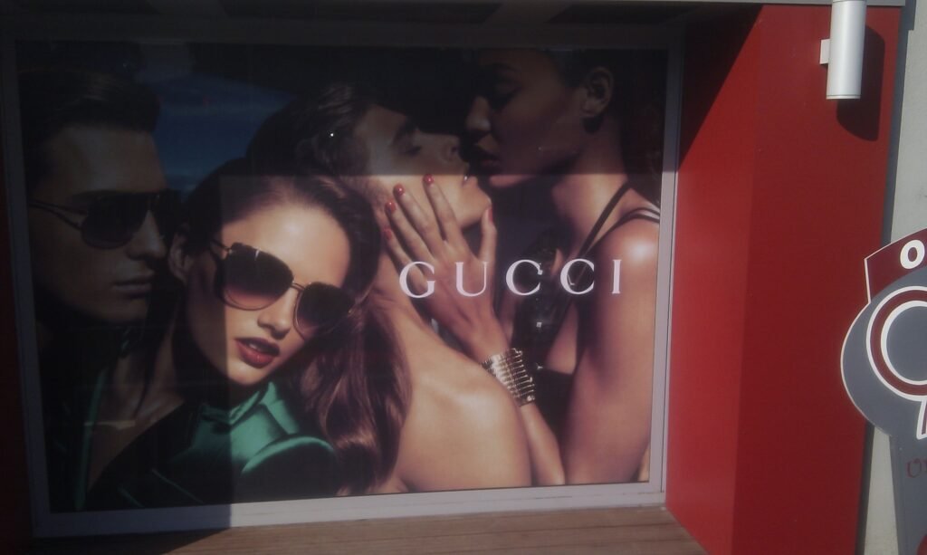 Confiez vos vitrophanie vitrine à Neama Publicité